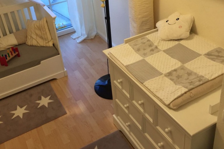 minimalismus familie kinderzimmer