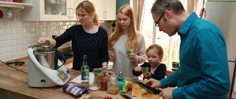 ernaehrungstrends zukunft zubereitung salat cracker 01