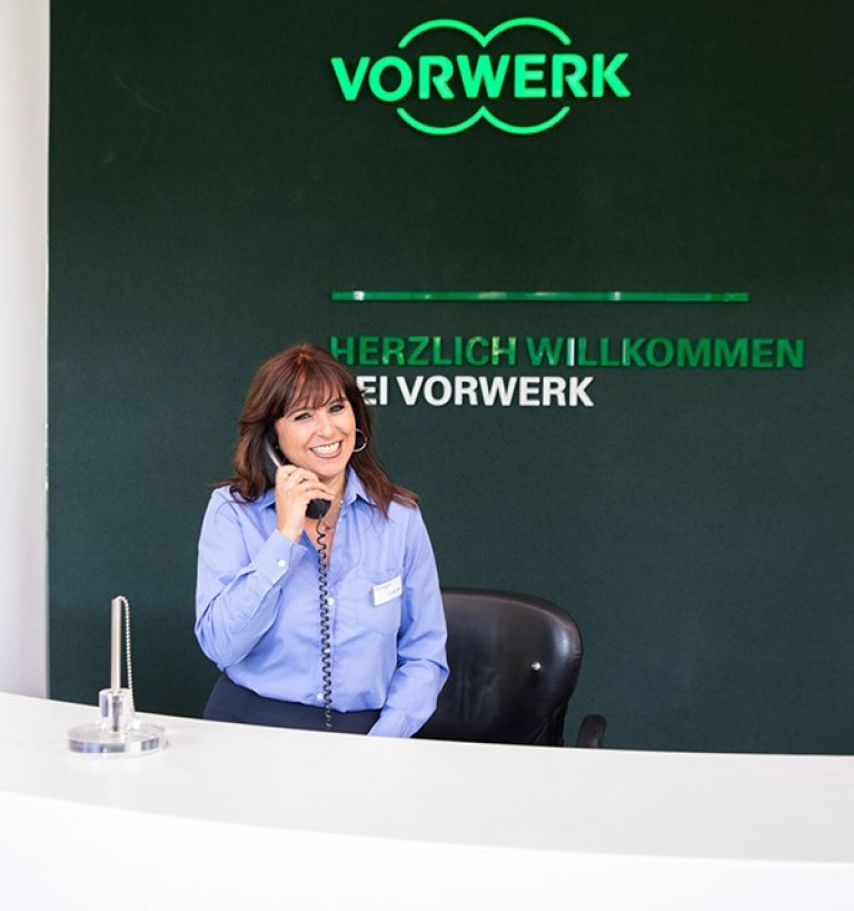 Rosi Delgado ist eine der ersten Personen, die Vorwerk-Mitarbeiter sowie Besucher in Wuppertal zu Gesicht bekommen. 