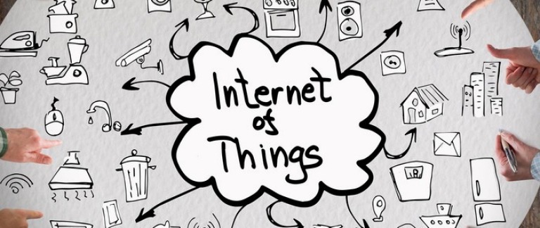 Was ist das Internet der Dinge? Der Begriff Internet of Things bzw. Internet der Dinge kommt aus dem IT-Bereich und bedeutet, dass Maschinen, Geräte, aber auch Alltagsgegenstände über das Internet miteinander vernetzt sind und so virtuell abgebildet, überwacht und gesteuert werden können.