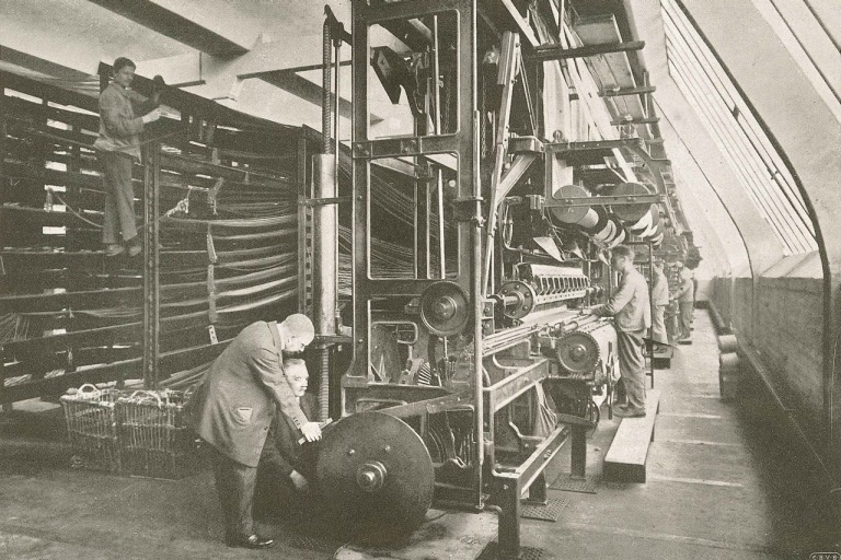 140Jahre Blick in einen Websaal 0001 aus einer Werksschrift der 1920er Jahre